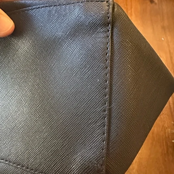 Elegant Black Leather Coach Madison Tote Bag - Picture 4 of 9